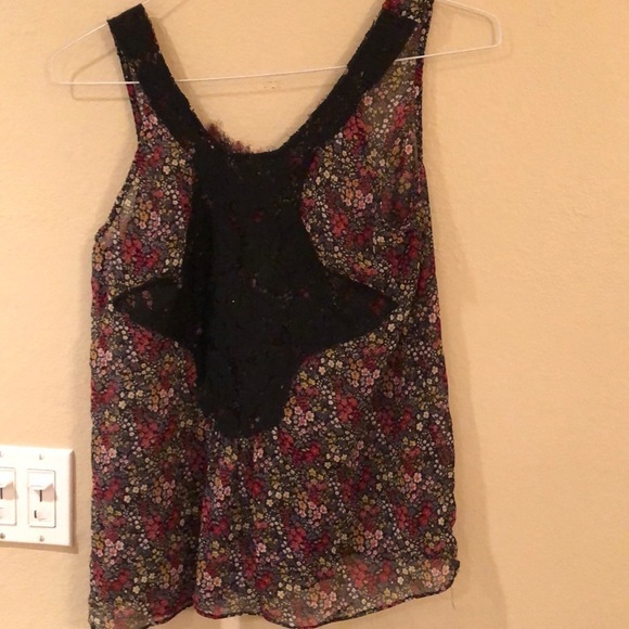 Light sheer flower tank top By Gibson - Picture 3 of 3